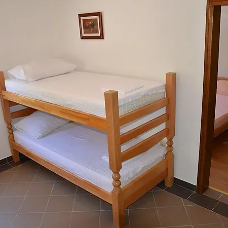 Gucanin Apartment *